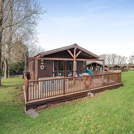 Green Poplars Gurnard Exterior photo
