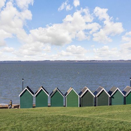 Green Poplars Gurnard Exterior photo