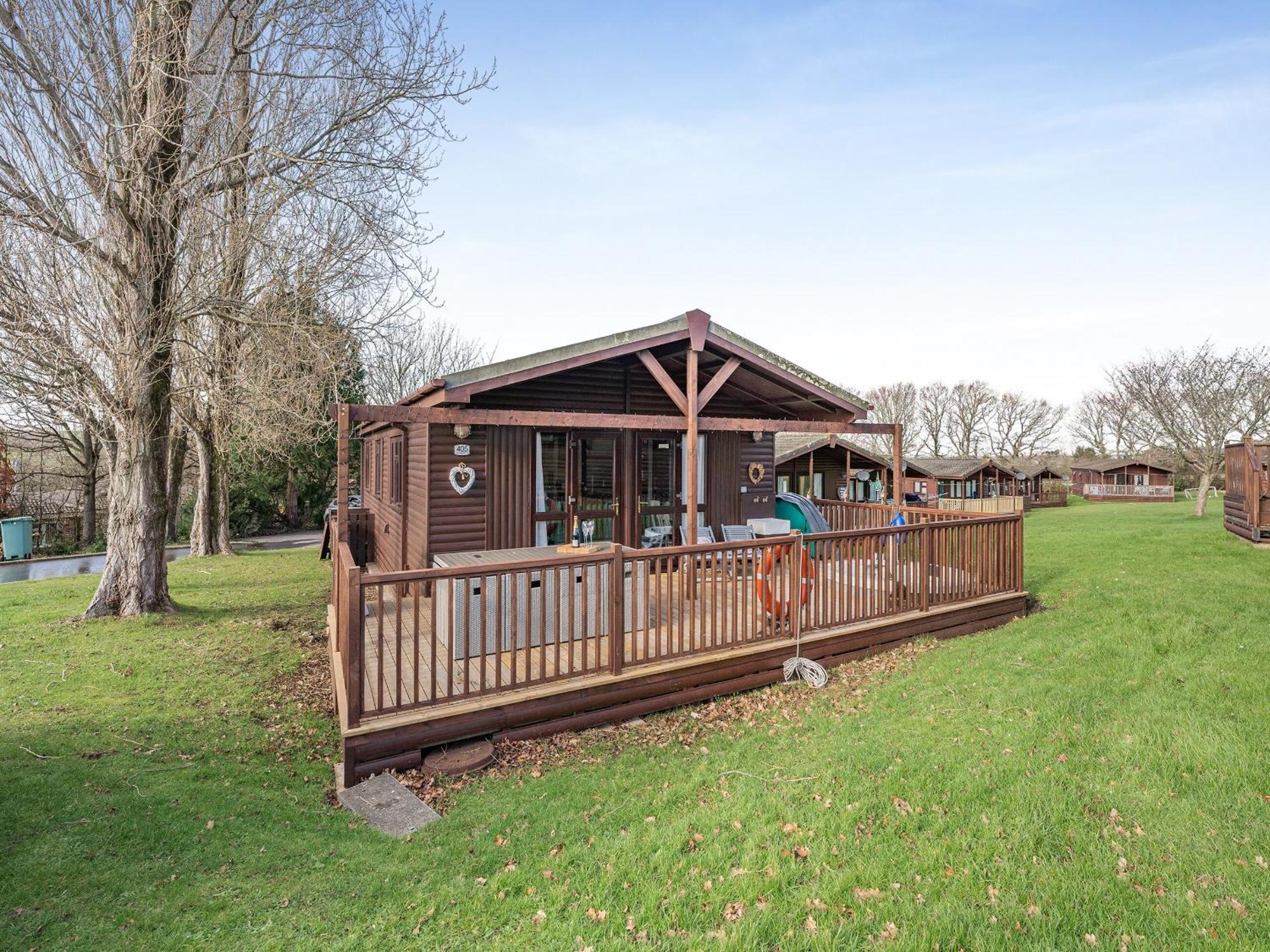 Green Poplars Gurnard Exterior photo