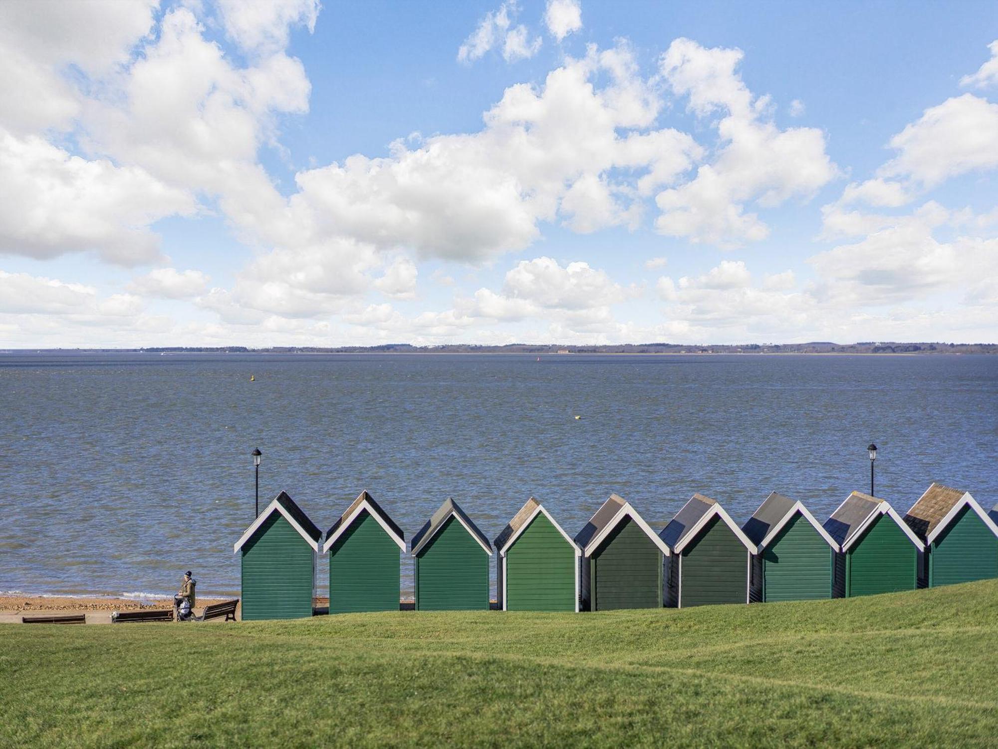 Green Poplars Gurnard Exterior photo