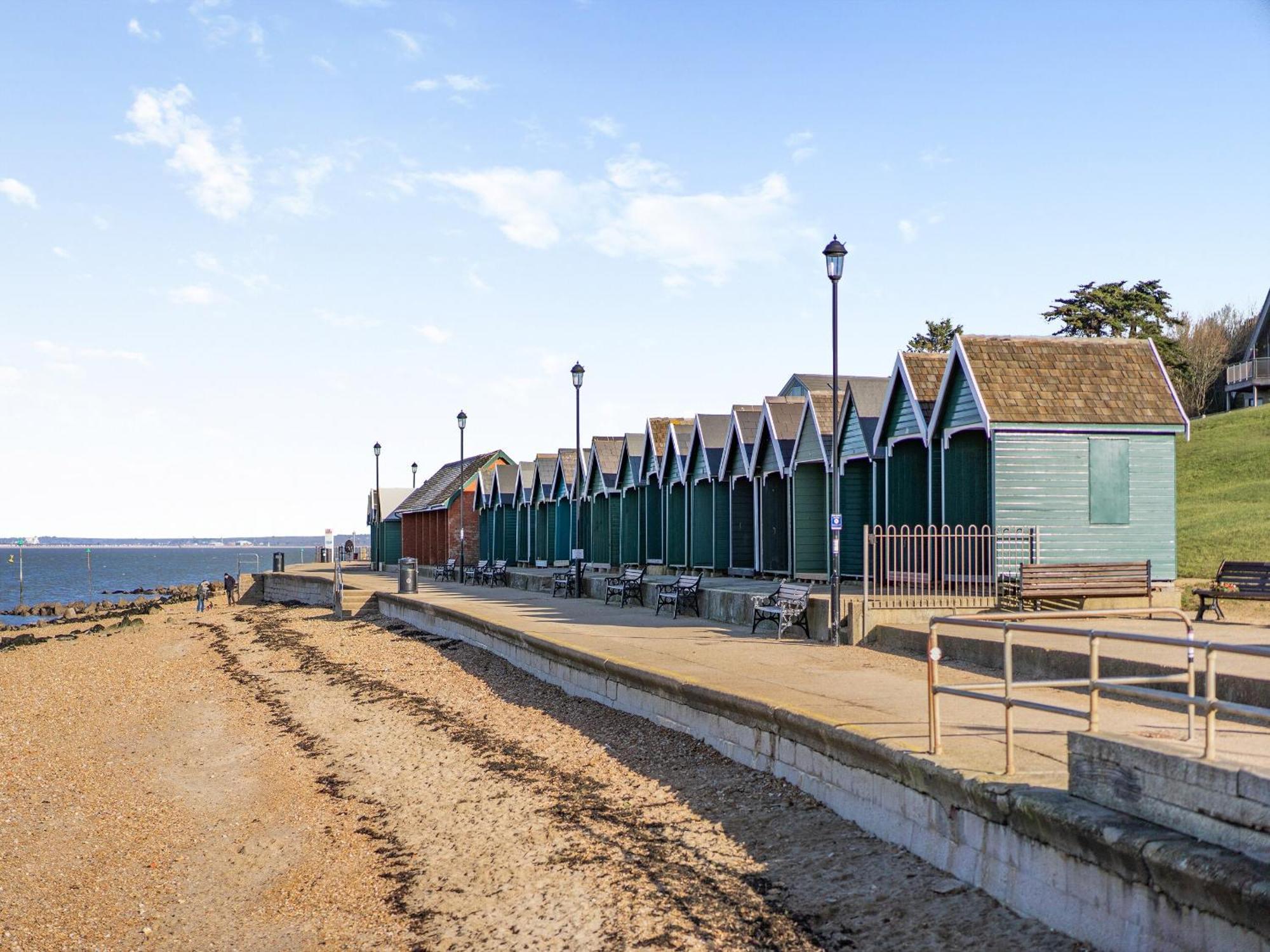 Green Poplars Gurnard Exterior photo