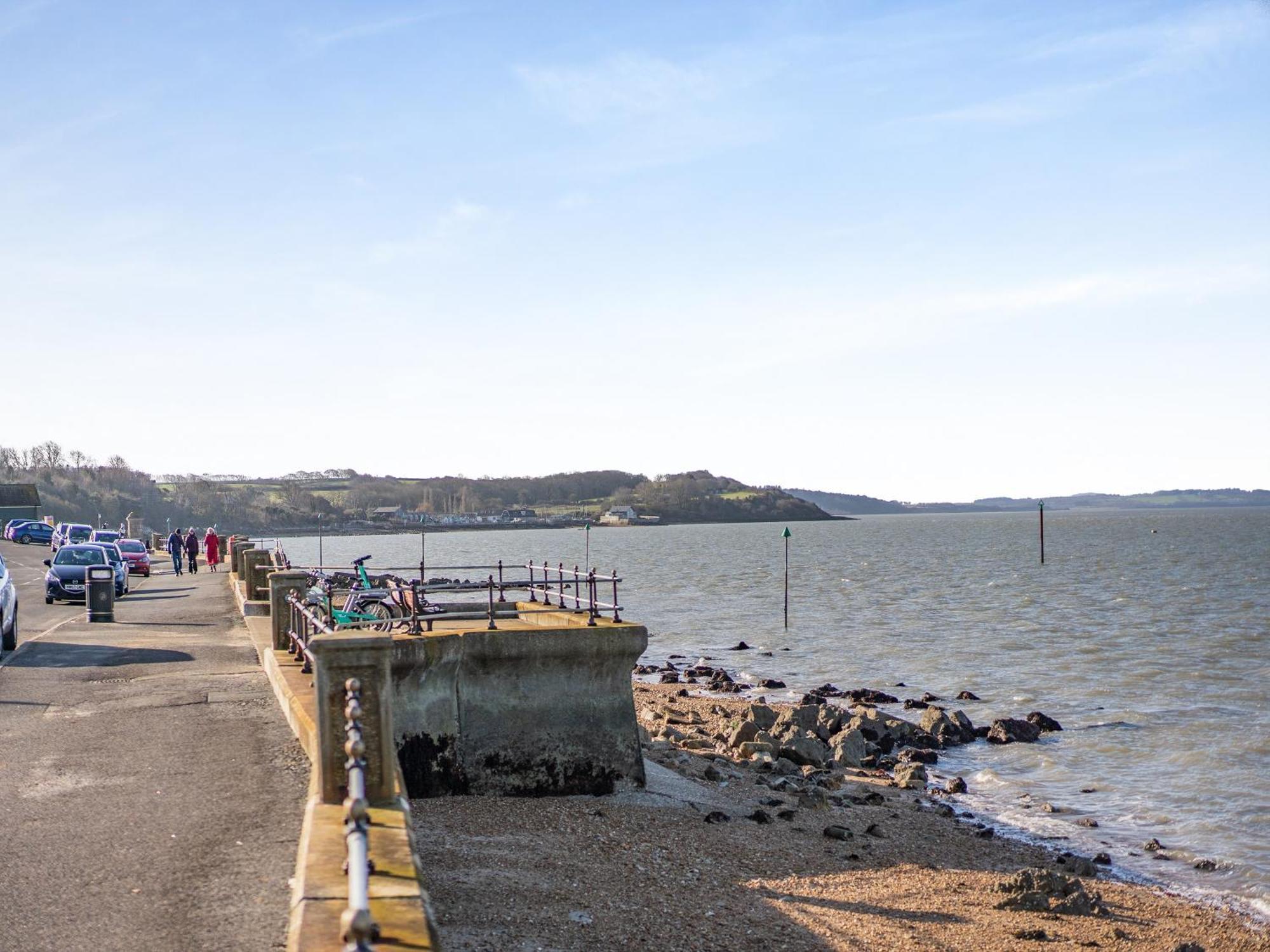 Green Poplars Gurnard Exterior photo