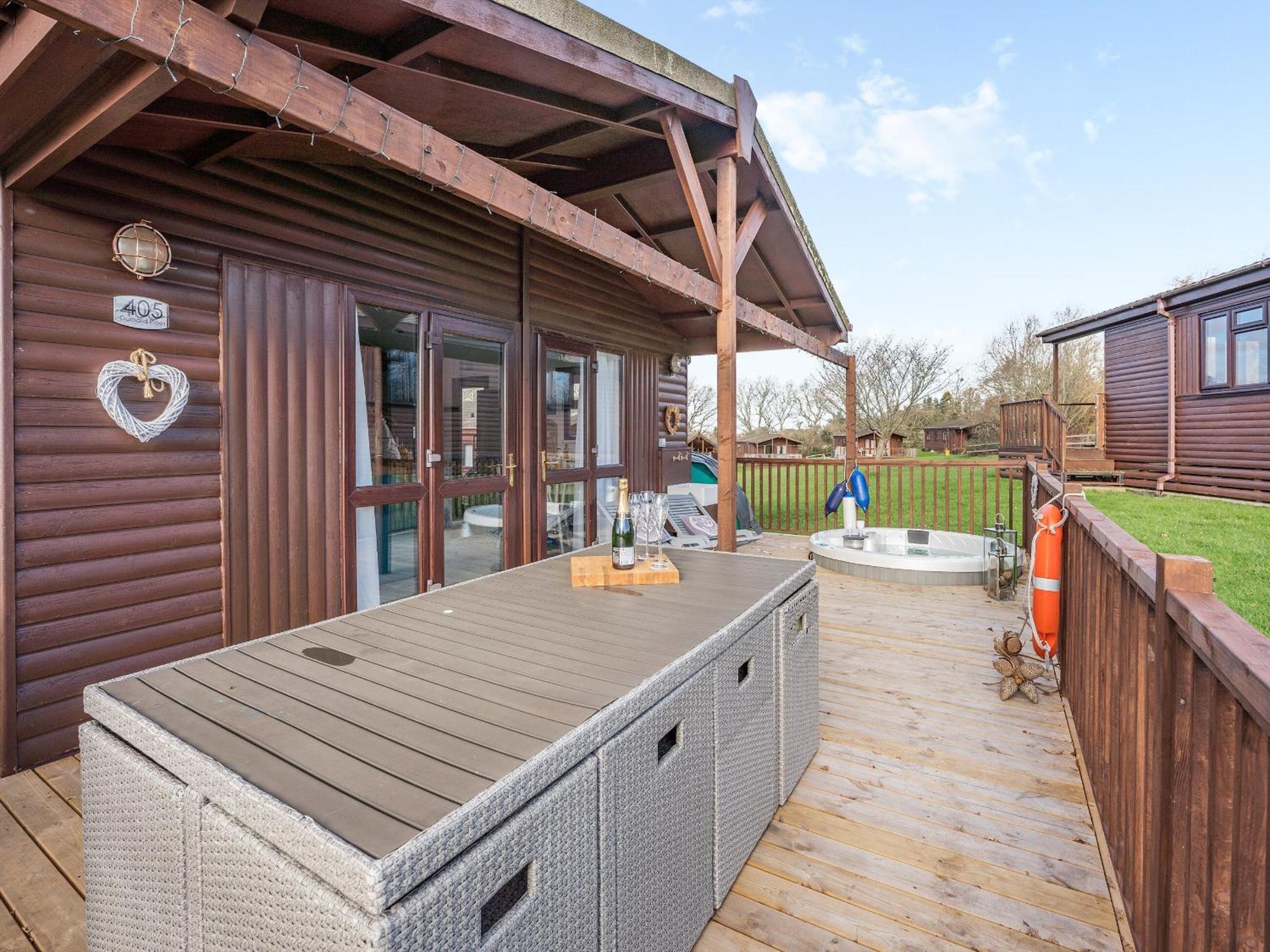 Green Poplars Gurnard Exterior photo